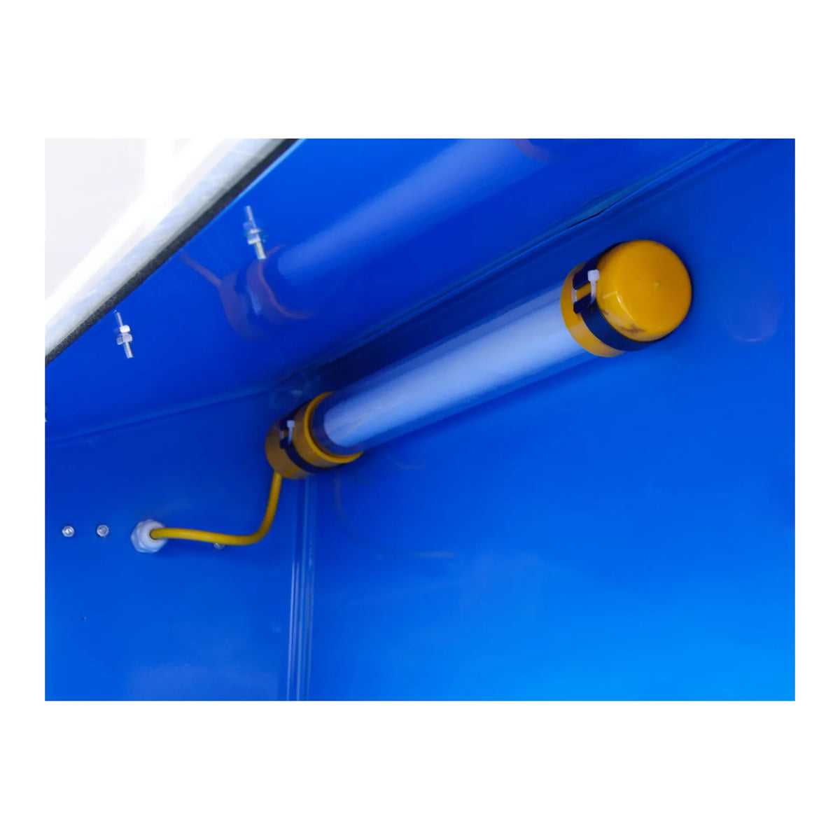 GEKO zandstraalcabine met zijdeuren en verlichting 220L